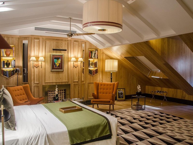 Brown's Central Hotel 13