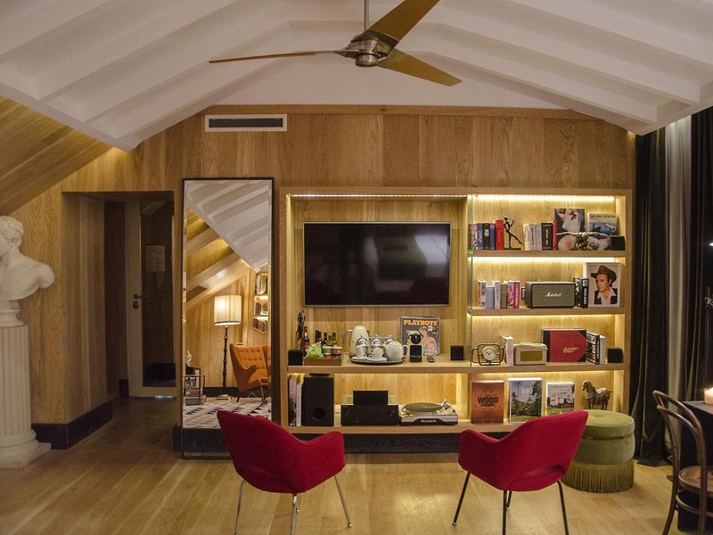 Brown's Central Hotel 21