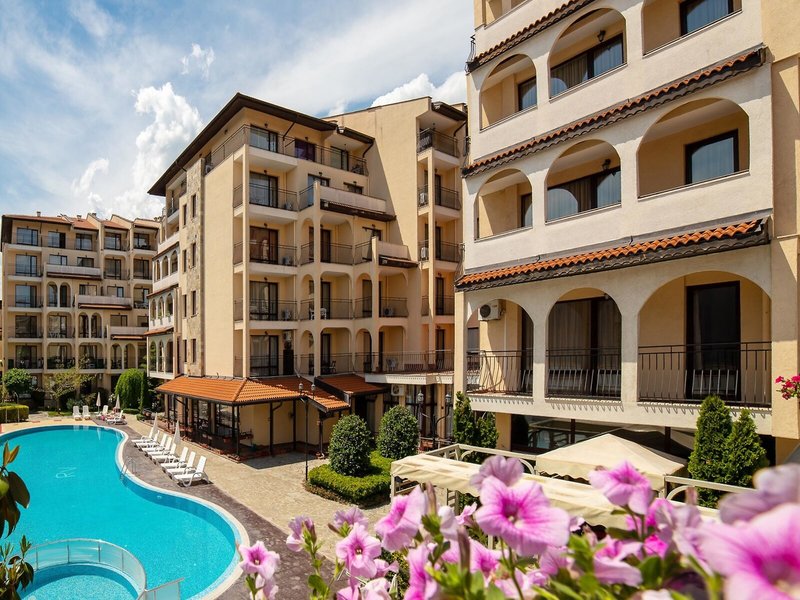 Hotel Rose Village 8