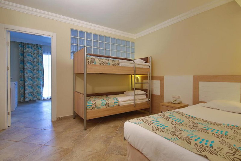 Green Bay Resort & Spa 18