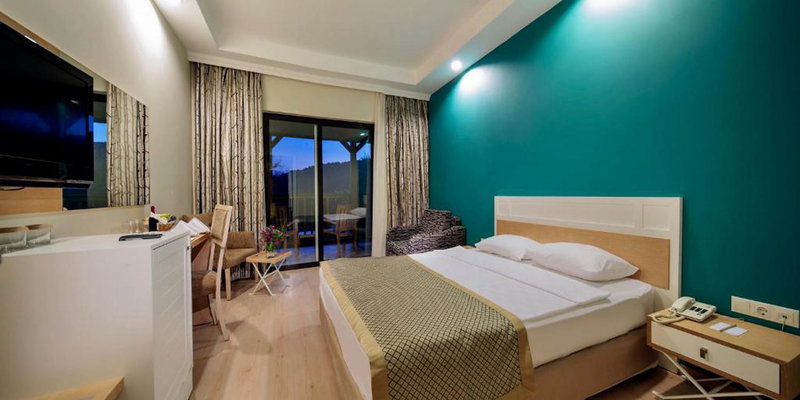 Green Bay Resort & Spa 8