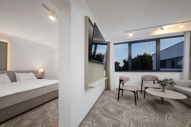 SeeSea Hotel 8