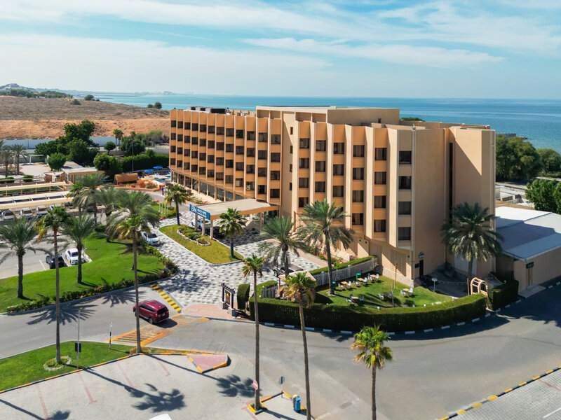 BM Beach Hotel 1