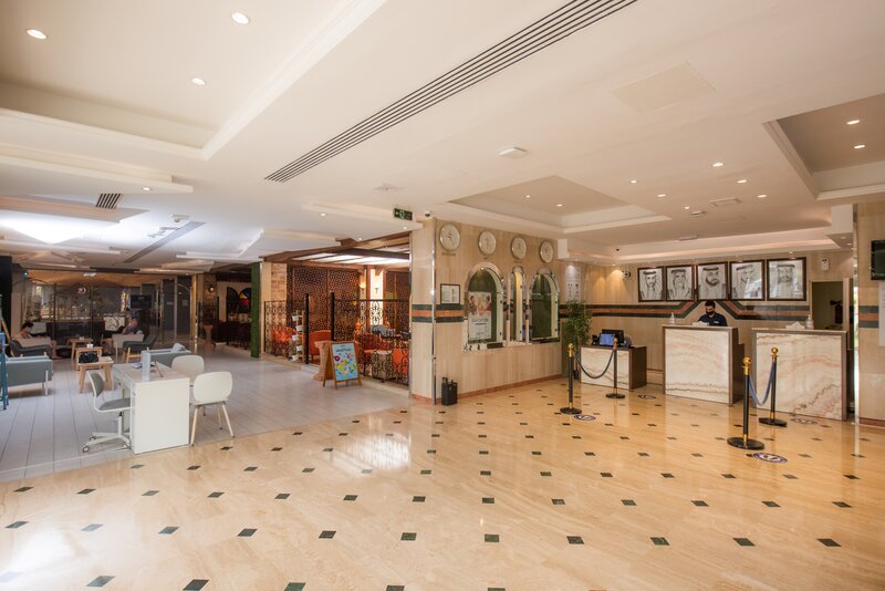 BM Beach Hotel 10