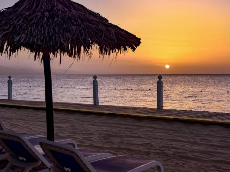 Grand Decameron Montego Beach, A Trademark All Inclusive 11