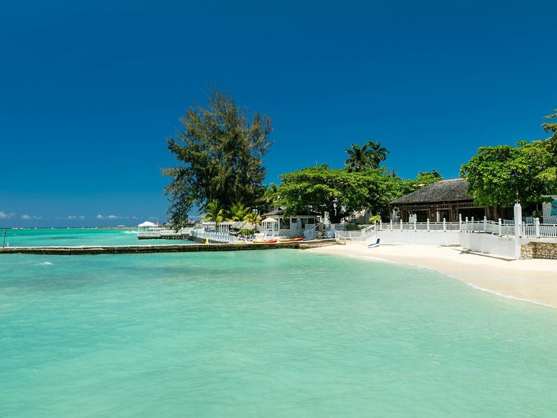 Grand Decameron Montego Beach, A Trademark All Inclusive 12