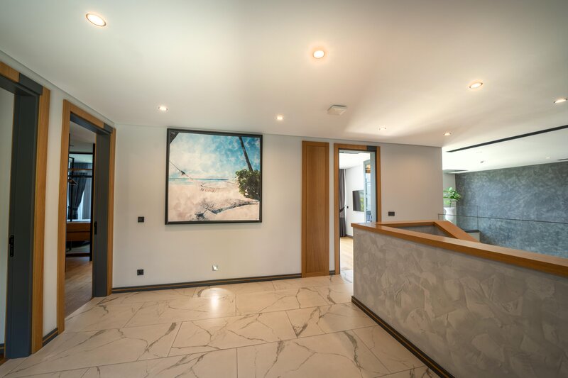 The Norm Collection Door'a 77