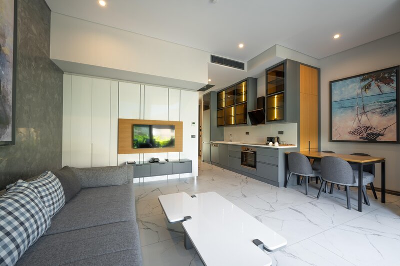 The Norm Collection Door'a 102