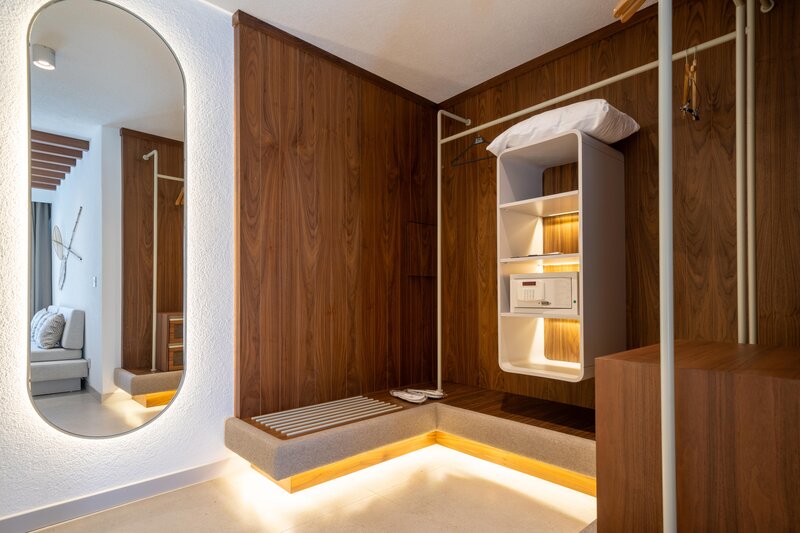 The Norm Collection Door'a 124