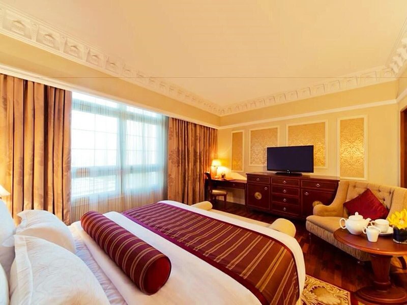 Warwick Doha 22
