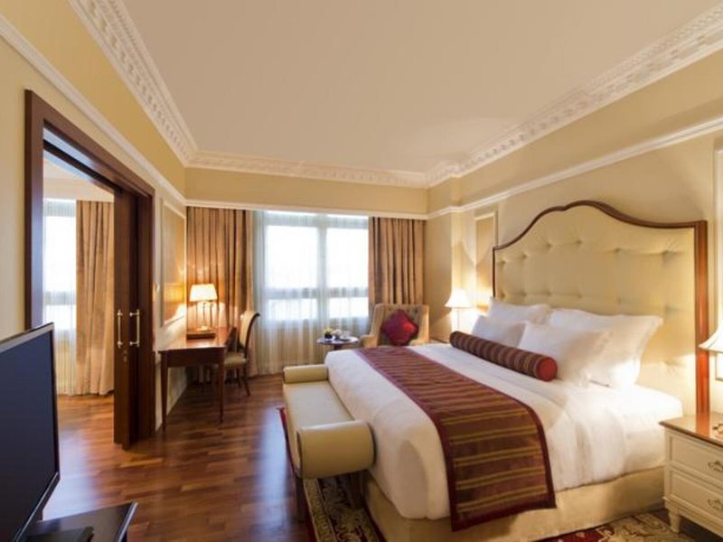 Warwick Doha 33