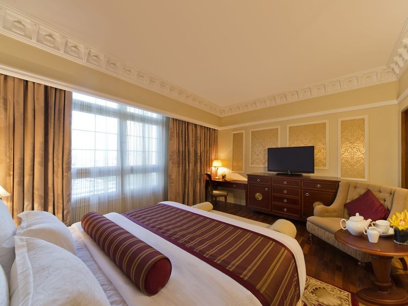 Warwick Doha 22