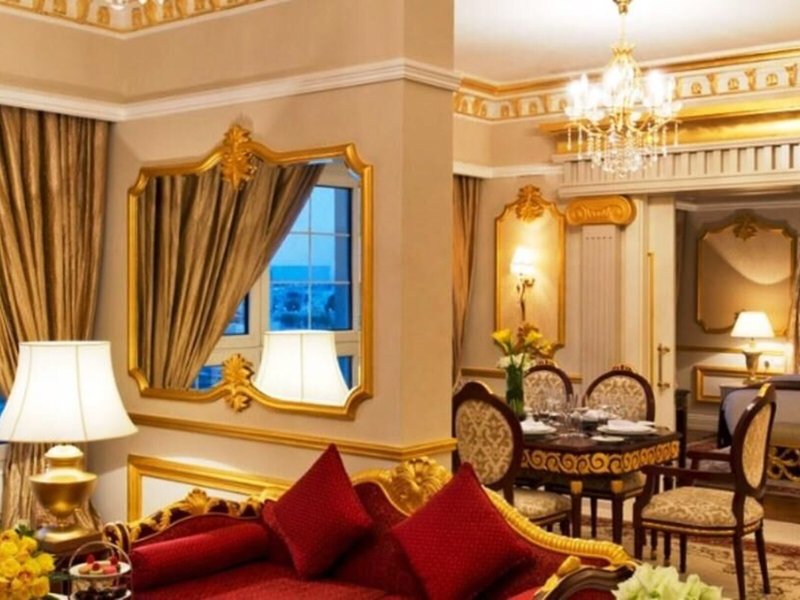 Warwick Doha 25