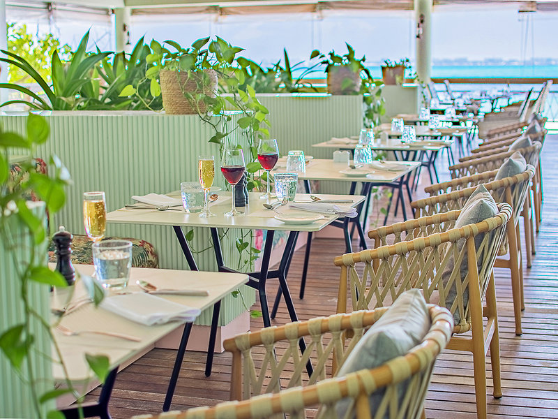 Malahini Kuda Bandos Resort 12