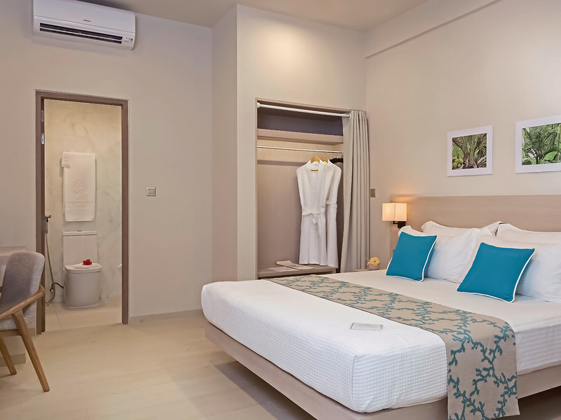 Malahini Kuda Bandos Resort 6