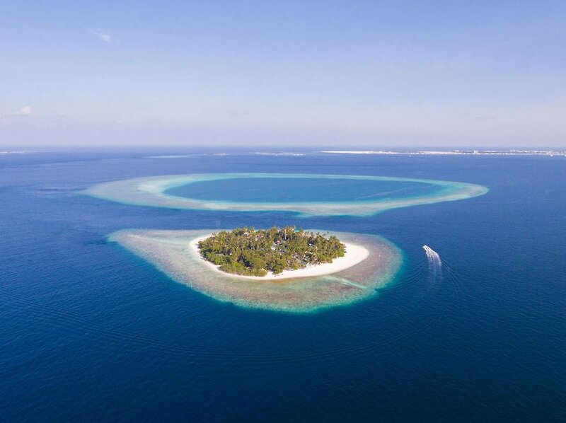 Malahini Kuda Bandos Resort 1