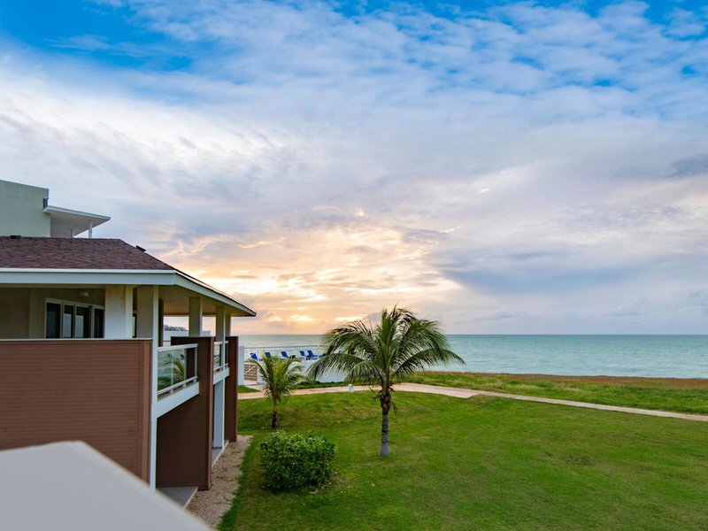 Ocean Vista Azul by H10 2