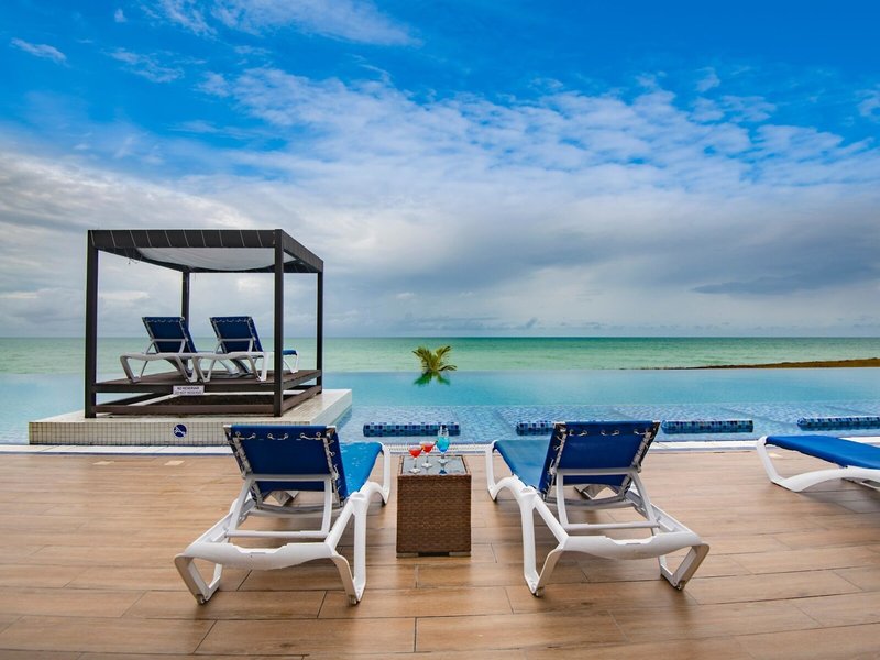 Ocean Vista Azul by H10 5