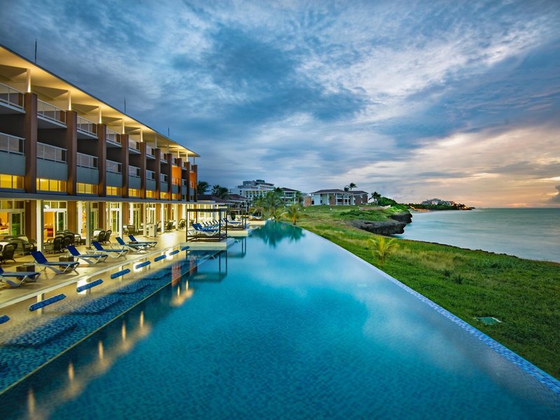 Ocean Vista Azul by H10 18