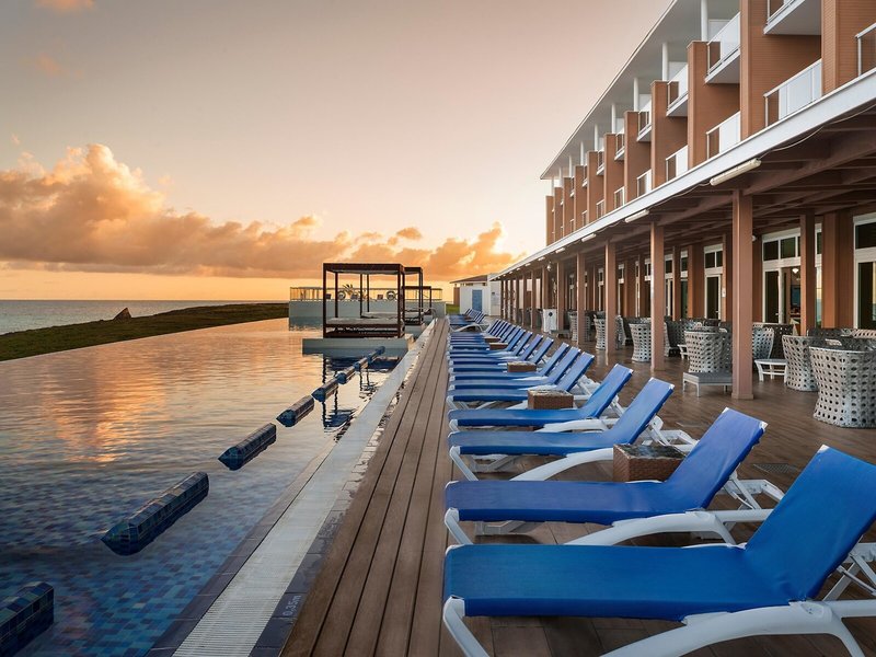 Ocean Vista Azul by H10 19