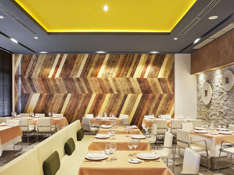 Ocean Vista Azul by H10 26