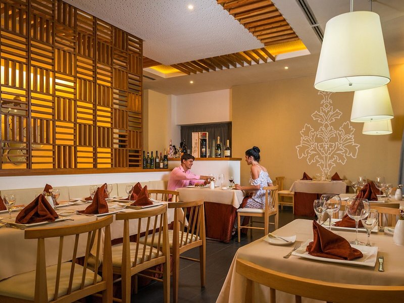 Ocean Vista Azul by H10 32