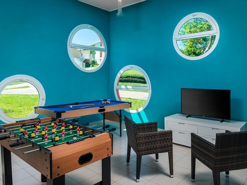 Ocean Vista Azul by H10 44