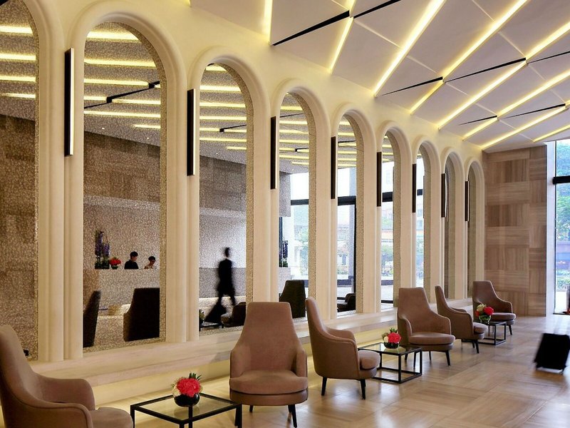 Momentus Hotel Alexandra 6