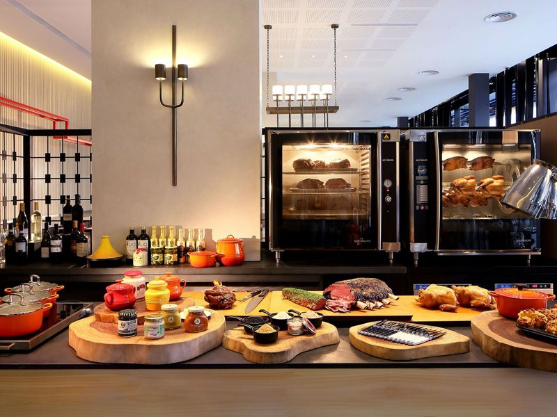 Momentus Hotel Alexandra 7