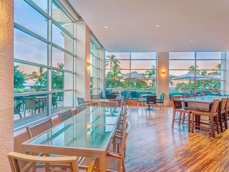 Hyatt Regency Waikiki Resort & Spa 25