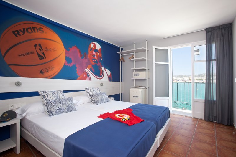 Ryans La Marina 21