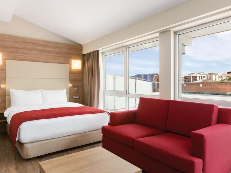 Ramada Encore Istanbul Kartal 35