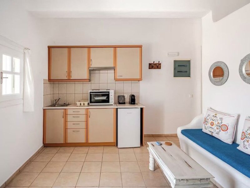 Yakinthos Residence  1