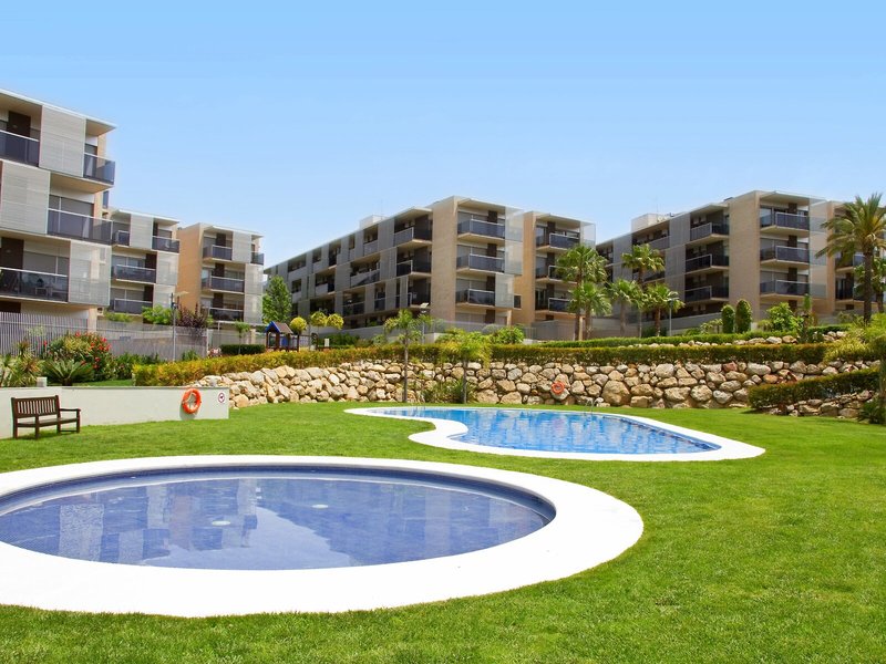 Rentalmar Families Paradise Village 1