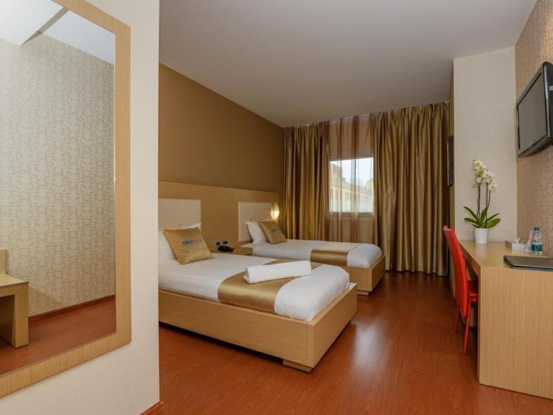 Sky 2 Hotel 16