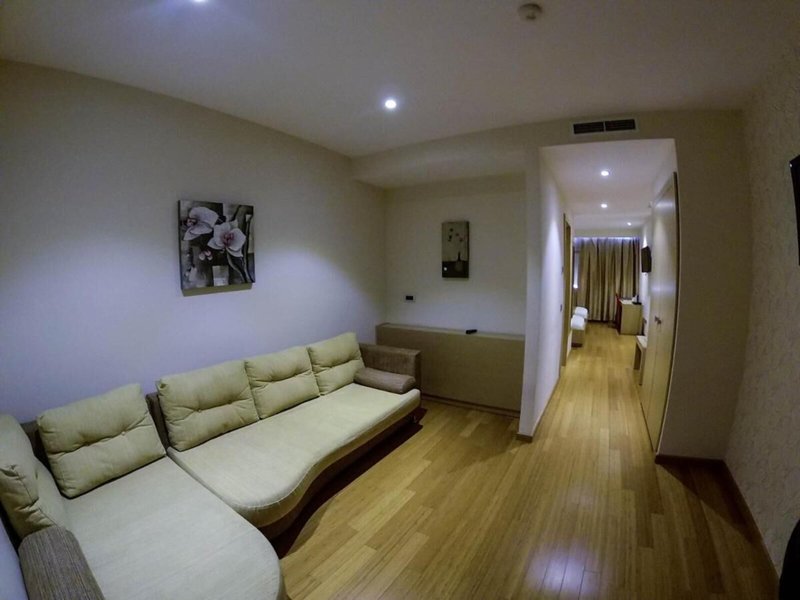 Sky 2 Hotel 1