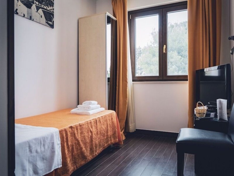 His Majesty Hotel 24