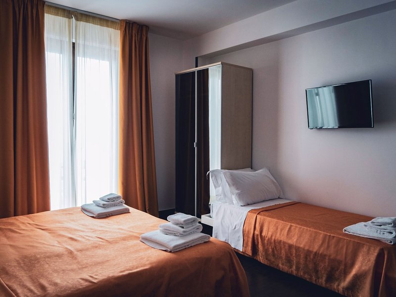 His Majesty Hotel 25