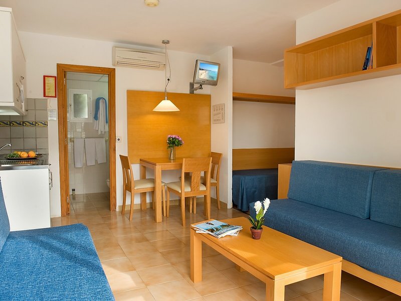 Mariner Club Apartments 6