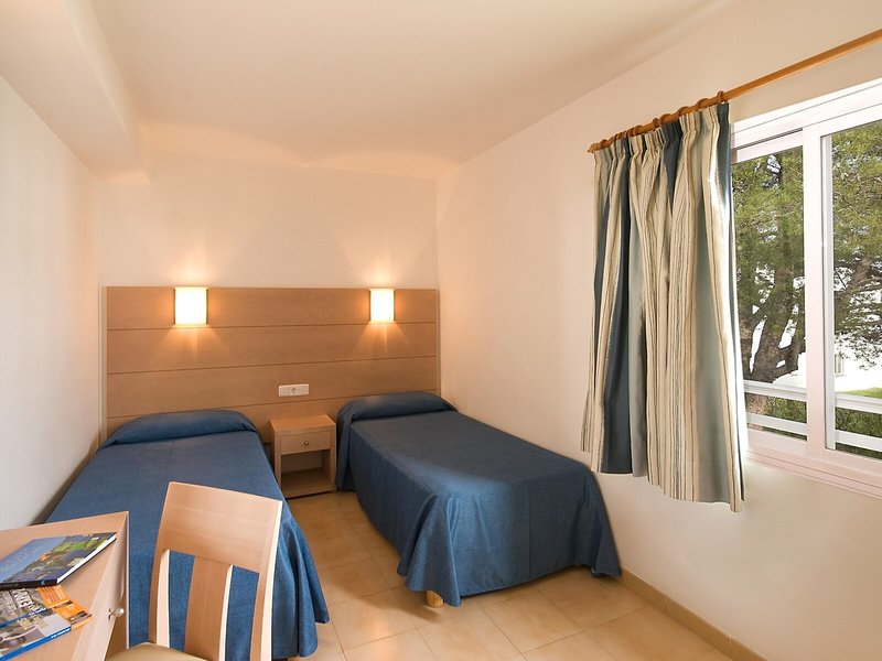 Mariner Club Apartments 10