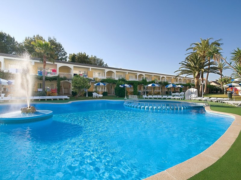 Mariner Club Apartments 3