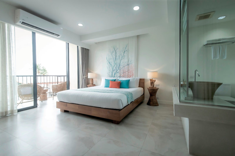 Bandara Phuket Beach Resort 12