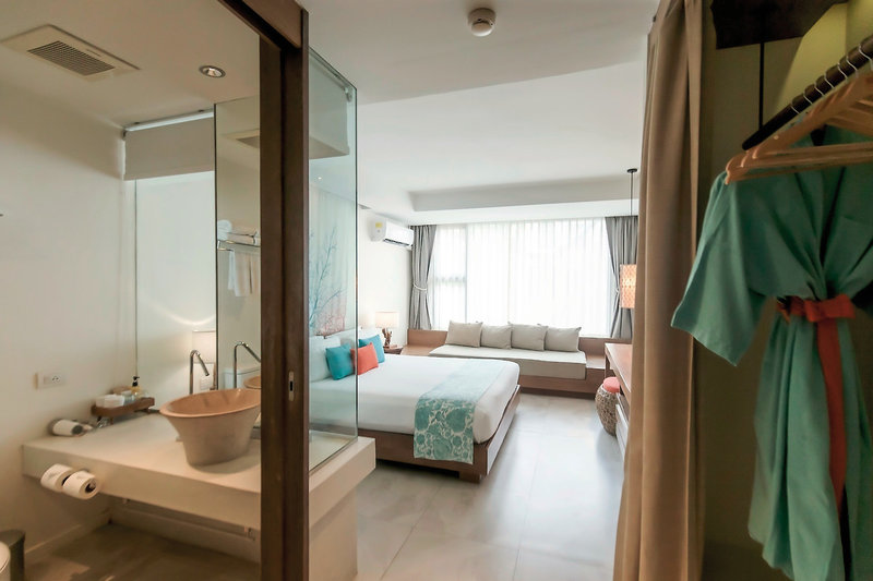 Bandara Phuket Beach Resort 10