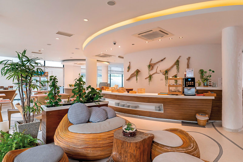 Bandara Phuket Beach Resort 16