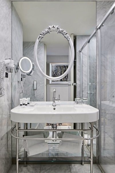 Titanic Gendarmenmarkt Berlin 5 - Bathroom Example