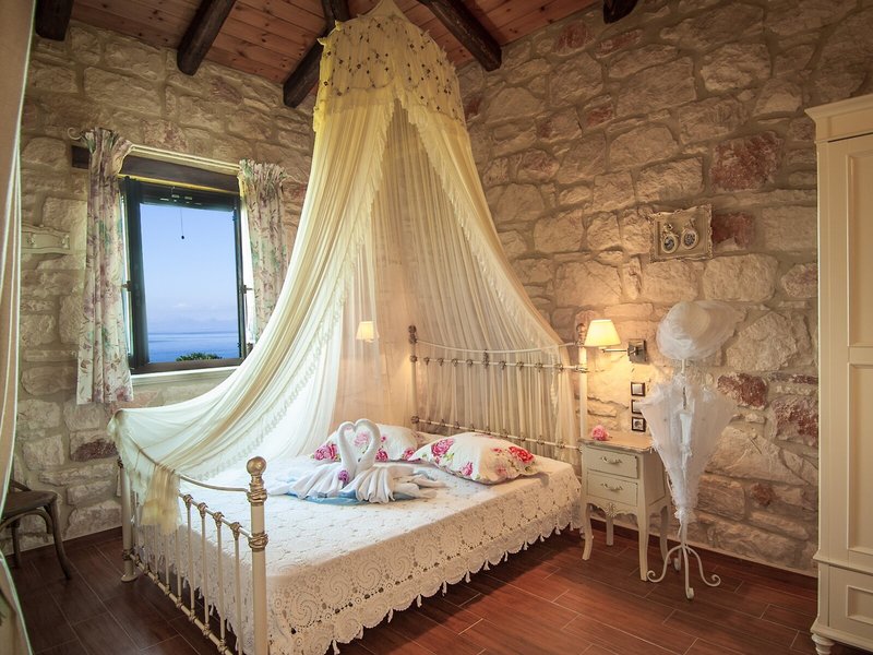 Villas Kavos Psarou 15 - Room Example