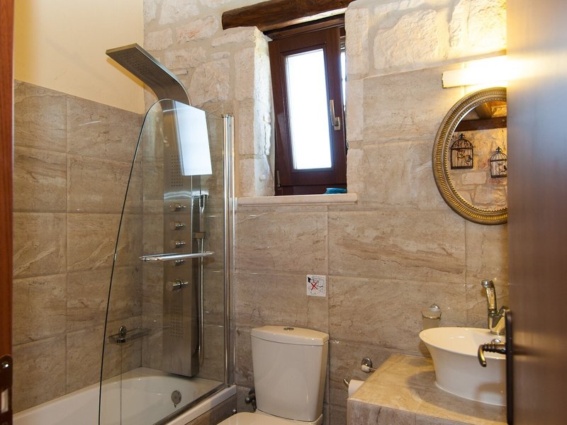 Villas Kavos Psarou 26 - Bathroom Example