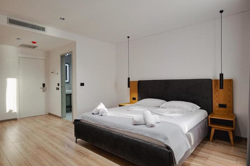 Vola Hotel 3