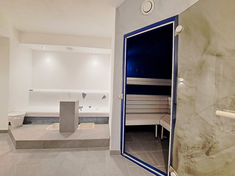 Hotel Tia Apart 5 - Bathroom Example