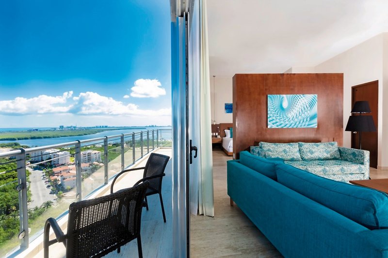 Krystal Urban Cancun Malecon 8